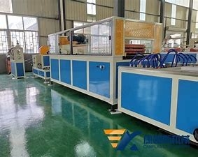 سعر جيد آلة بثق الخشب المركب البلاستيكي SGS الأوتوماتيكية الانترنت