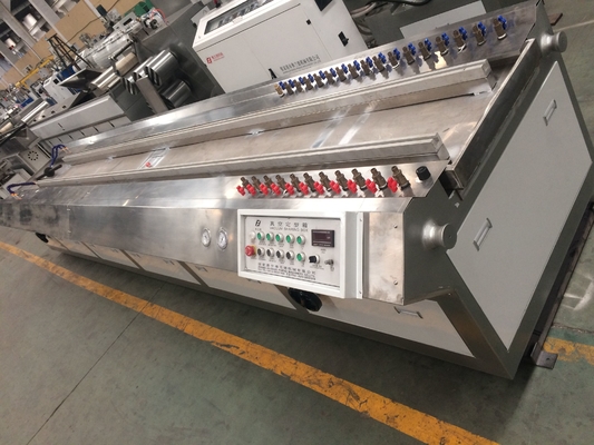 سعر جيد 400KG / H 5mm سمك الإطار صنع خط إنتاج التزيين WPC الانترنت
