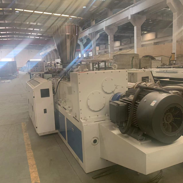 150 كجم / ساعة 37kw أثاث WPC آلة بثق 65 مللي متر برغي 1