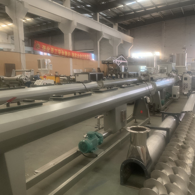 180kg / H Hdpe الأنابيب الطارد خط إنتاج آلة البثق فراغ تشكيل 0