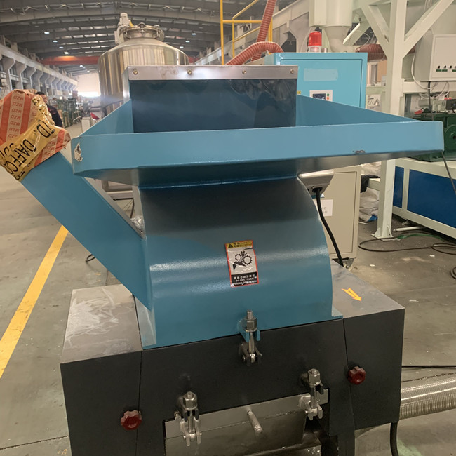 10mm سمك الجدار PVC آلة كسارة 1300kg / H ضجيج منخفض 1
