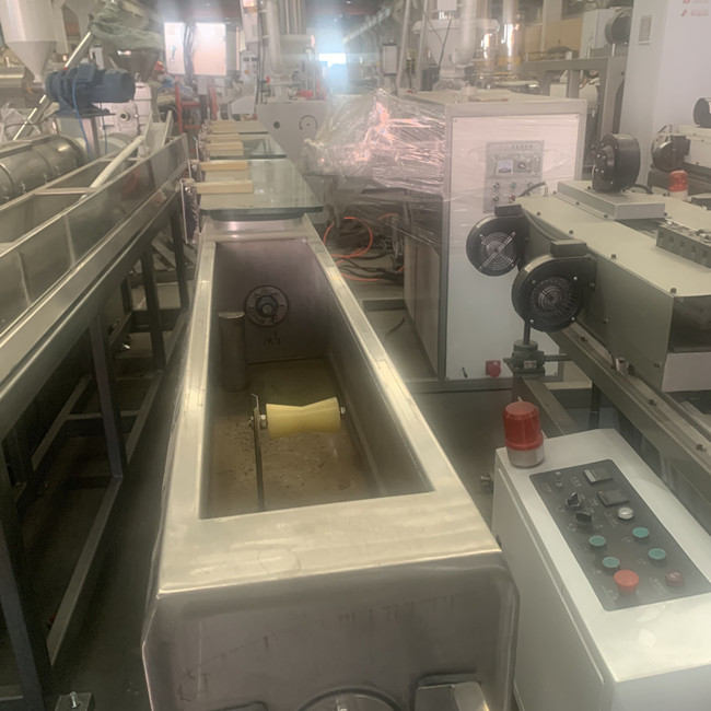 2000mm أنابيب الري بالتنقيط 3 طبقة HDPE آلة الأنابيب البلاستيكية 1